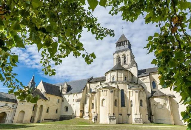 Abbaye de fontevraud jacuzzi jpg